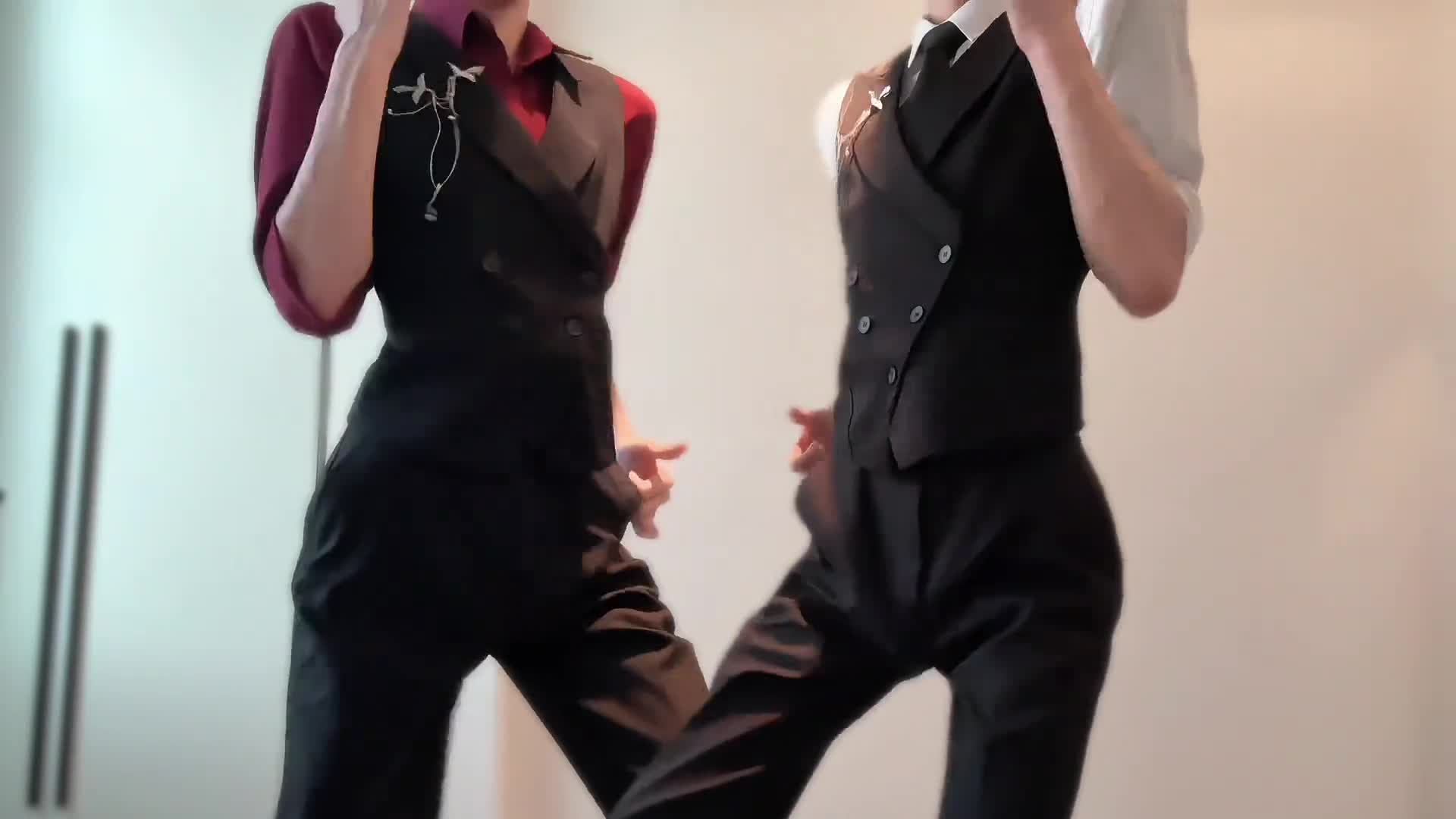 用手机当音响，动作随便编，记录下属于我们的快乐瞬间